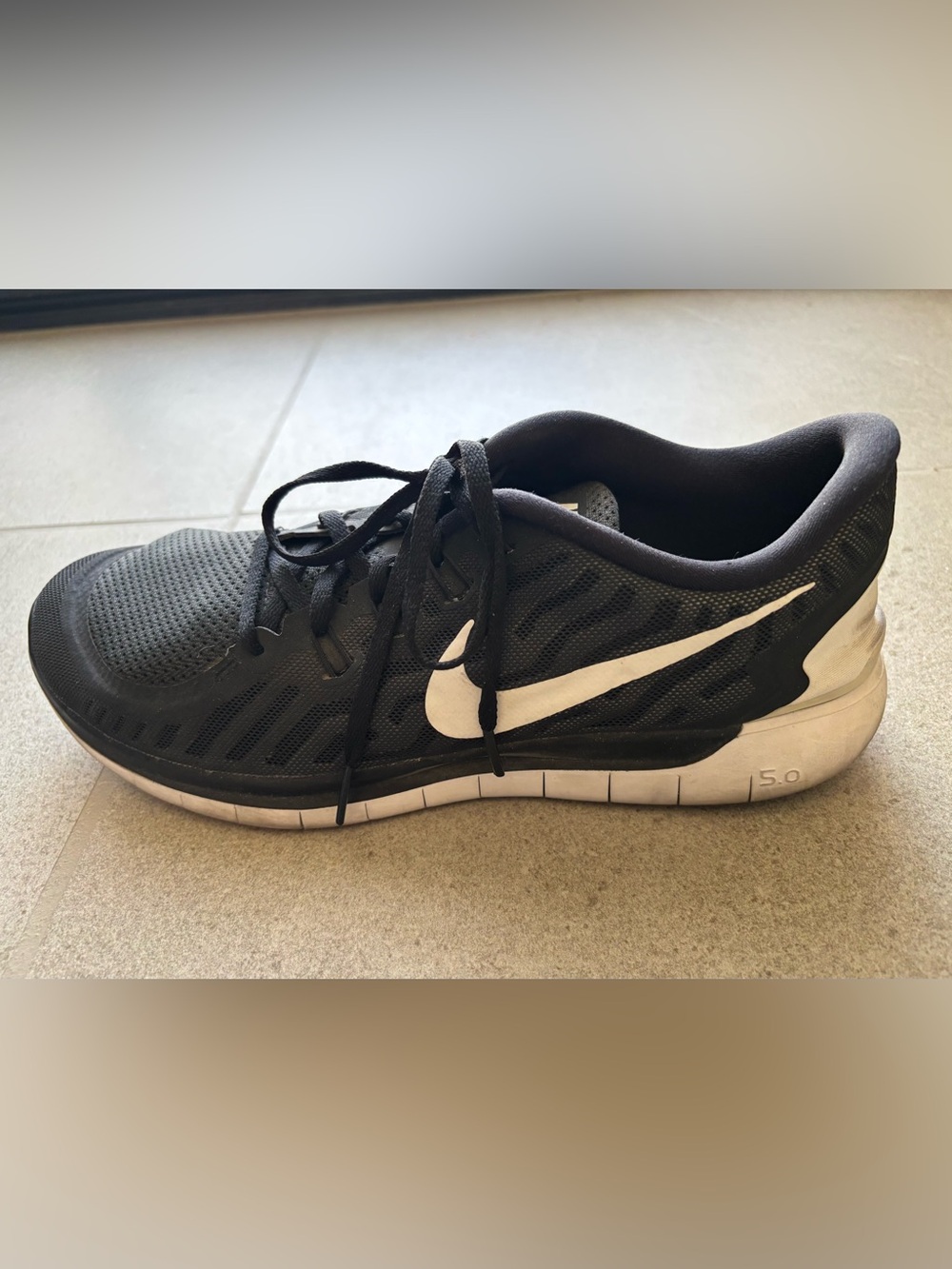 Nike Women’s Free 5.0 Running Training Walking Shoes Size 12 in Black/White - Picture 6 of 9